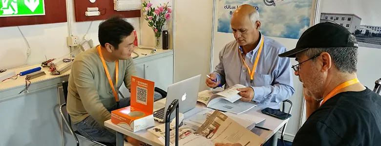 الشراكة معنا تعني تحويل أفكارك إلى منتجات جاهزة — نترجم رؤيتك إلى واقع ملموس.