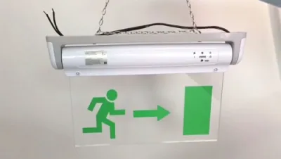 لوحة مخرج طوارئ LED بإضاءة جانبية (لوحة من الأكريليك والبلاستيك بتصميم أنيق بـ 5 لمبات خضراء)