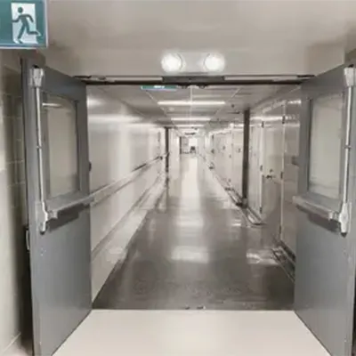 لافتة مخرج طوارئ LED بإضاءة جانبية (لوحة من الأكريليك والبلاستيك بتصميم أنيق بـ 5 لمبات خضراء)