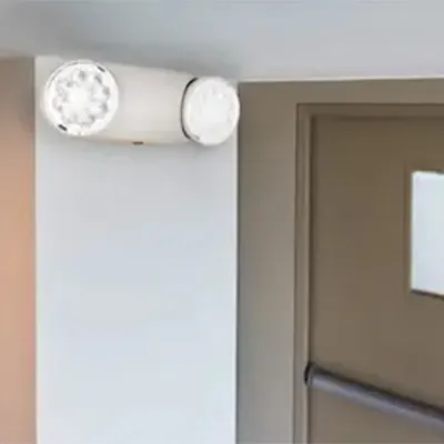 لافتة مخرج طوارئ LED بإضاءة جانبية (لوحة من الأكريليك والبلاستيك بتصميم أنيق بـ 5 لمبات خضراء)