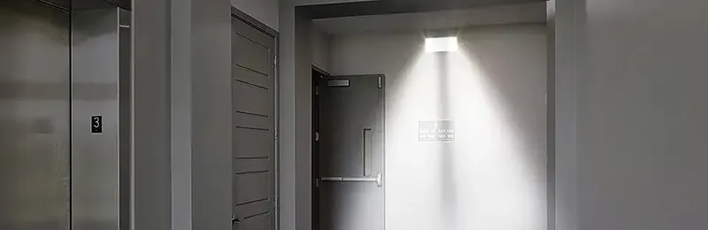 كشاف طوارئ  LED برأسين قابلين للتوجيه (عدستين متحركتين) 