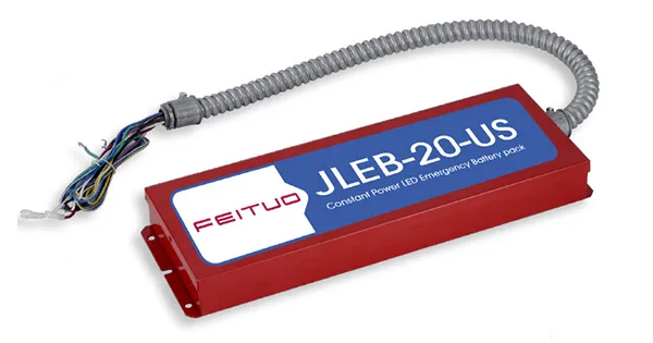 بطارية كشاف طوارئ  LED مدمجة وقابلة لإعادة الشحن – طاقة موثوقة عند الحاجة