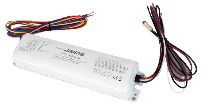 بطارية كشاف طوارئ  LED مدمجة وقابلة لإعادة الشحن – موثوقة وتدوم لساعات طويلة